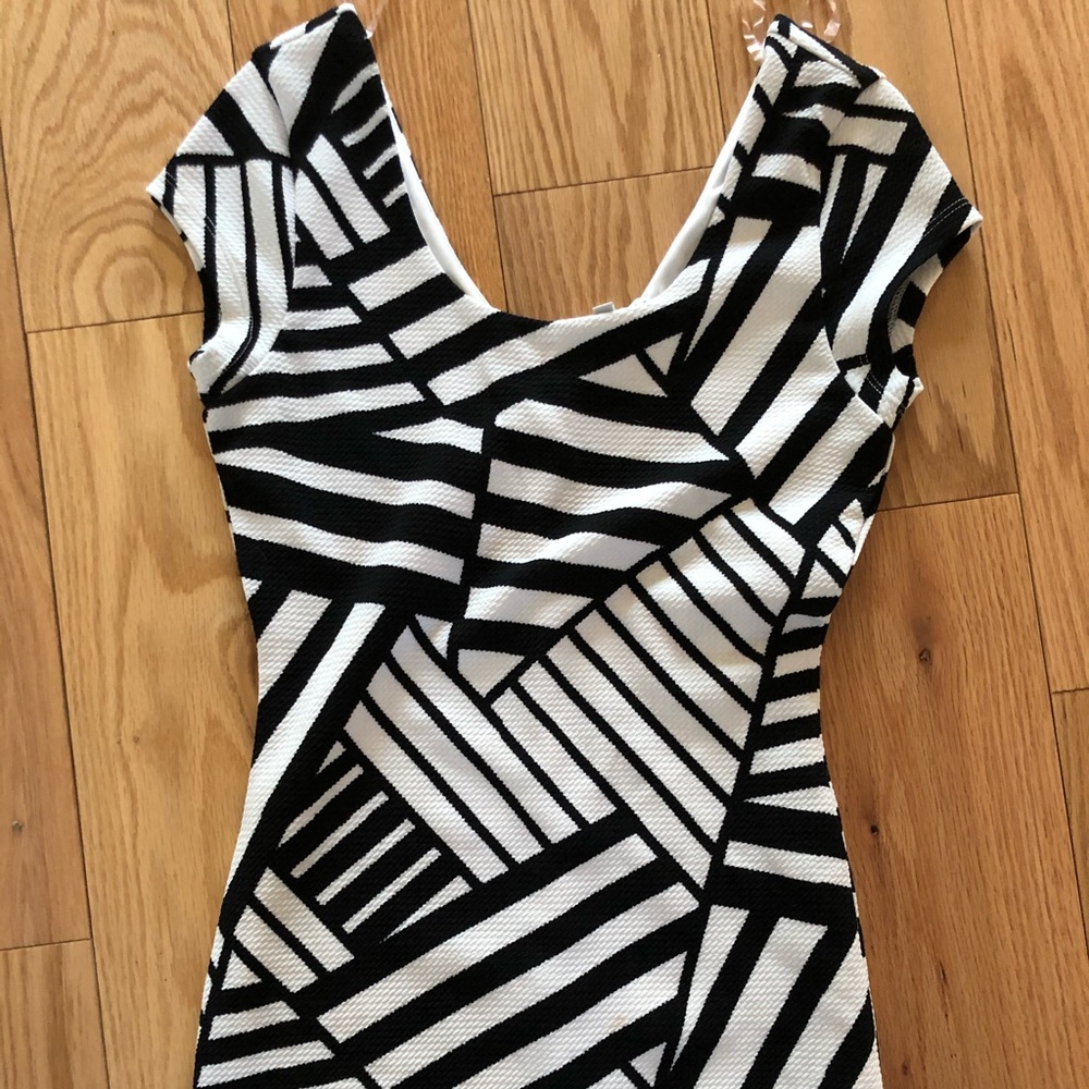 Fitted Black and white dress